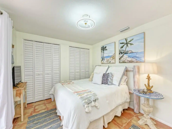 Adorable 2 Bedroom Rental Just a Few Blocks to Beach
