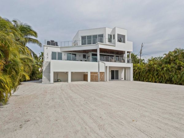 Longboat Key Beachfront Vacation Rental | Luxury Gulf-Front Home with Infinity Pool