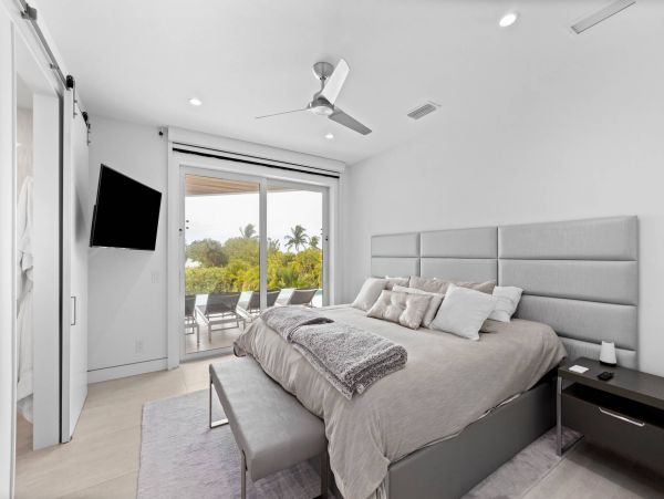 Longboat Key Beachfront Vacation Rental | Luxury Gulf-Front Home with Infinity Pool