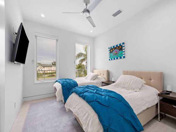 Longboat Key Beachfront Vacation Rental | Luxury Gulf-Front Home with Infinity Pool