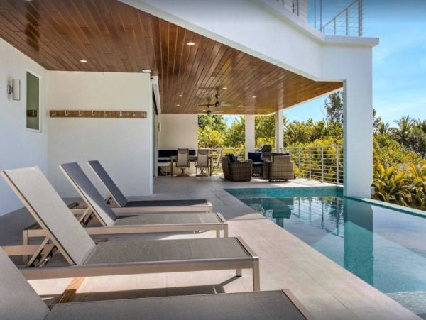 Longboat Key Beachfront Vacation Rental | Luxury Gulf-Front Home with Infinity Pool
