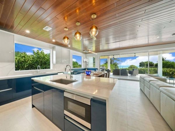 Longboat Key Beachfront Vacation Rental | Luxury Gulf-Front Home with Infinity Pool