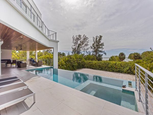 Longboat Key Beachfront Vacation Rental | Luxury Gulf-Front Home with Infinity Pool