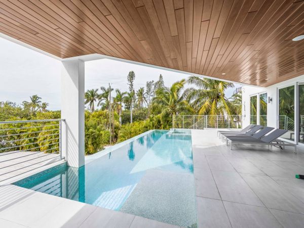 Longboat Key Beachfront Vacation Rental | Luxury Gulf-Front Home with Infinity Pool
