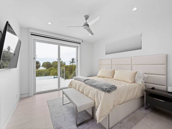 Longboat Key Beachfront Vacation Rental | Luxury Gulf-Front Home with Infinity Pool