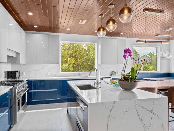 Longboat Key Beachfront Vacation Rental | Luxury Gulf-Front Home with Infinity Pool