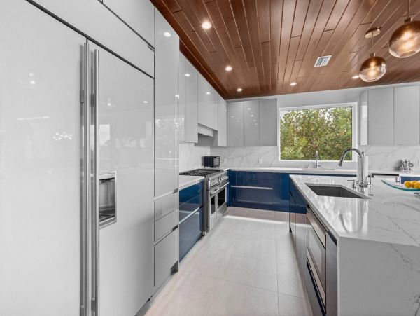 Longboat Key Beachfront Vacation Rental | Luxury Gulf-Front Home with Infinity Pool
