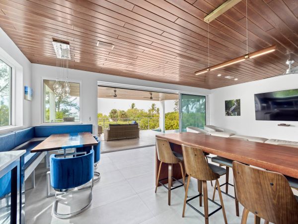 Longboat Key Beachfront Vacation Rental | Luxury Gulf-Front Home with Infinity Pool
