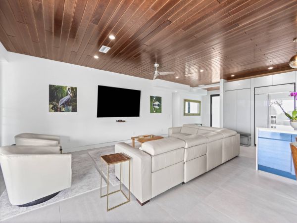 Longboat Key Beachfront Vacation Rental | Luxury Gulf-Front Home with Infinity Pool