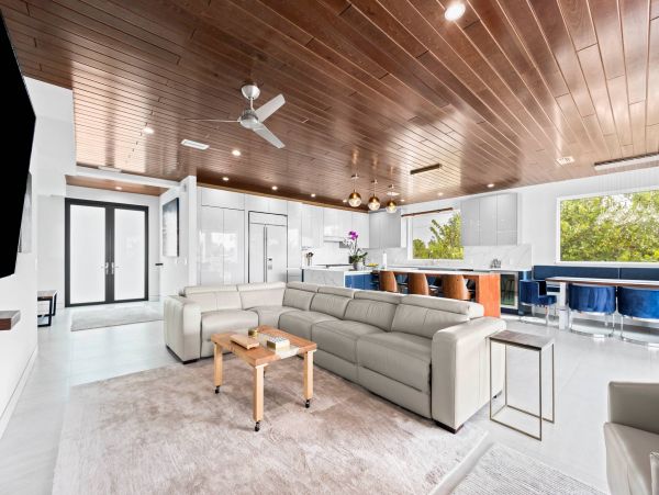 Longboat Key Beachfront Vacation Rental | Luxury Gulf-Front Home with Infinity Pool