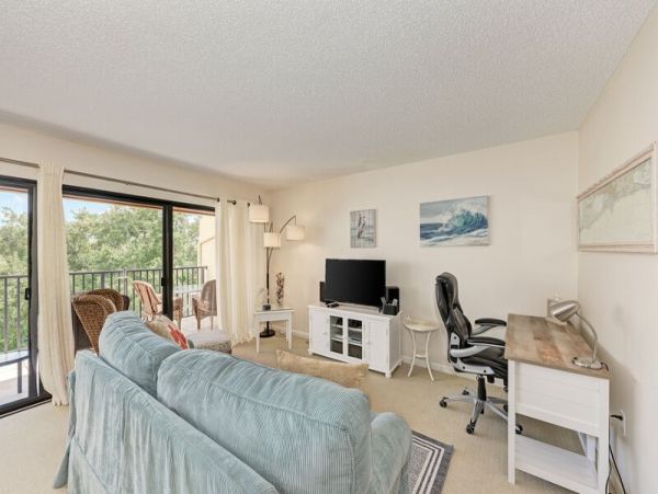 Siesta Key 2 Bedroom Vacation Condo with Pool & Close to Beach