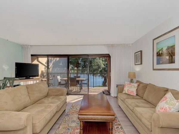 Siesta Key Vacation Condo  Heated Swimming Pool, 2 Tennis Courts, Club House & Much More!!