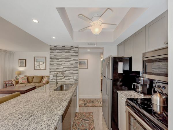 Siesta Key Vacation Condo  Heated Swimming Pool, 2 Tennis Courts, Club House & Much More!!