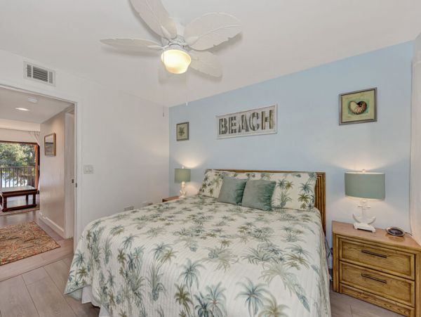 Siesta Key Vacation Condo  Heated Swimming Pool, 2 Tennis Courts, Club House & Much More!!