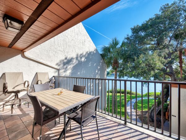 Siesta Key Vacation Condo  Heated Swimming Pool, 2 Tennis Courts, Club House & Much More!!