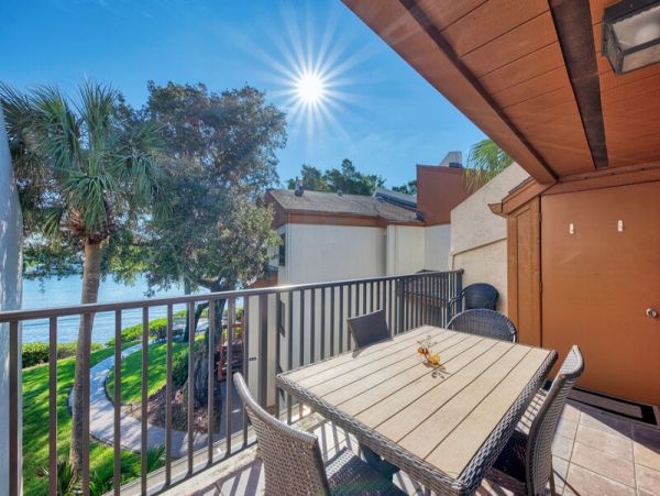 Siesta Key Vacation Condo  Heated Swimming Pool, 2 Tennis Courts, Club House & Much More!!