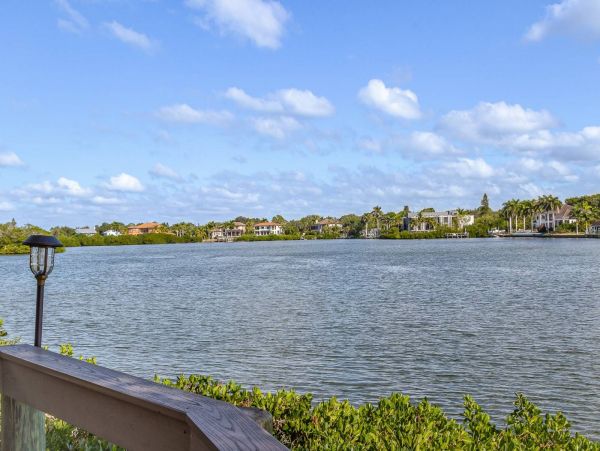 Siesta Key Vacation Condo  Heated Swimming Pool, 2 Tennis Courts, Club House & Much More!!