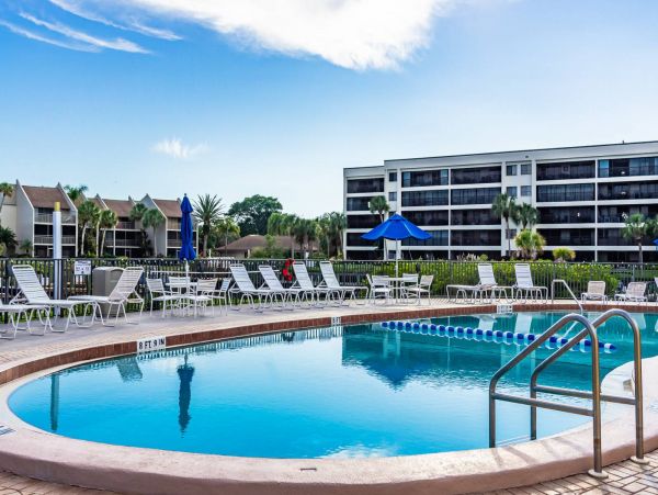 Siesta Key Vacation Condo  Heated Swimming Pool, 2 Tennis Courts, Club House & Much More!!