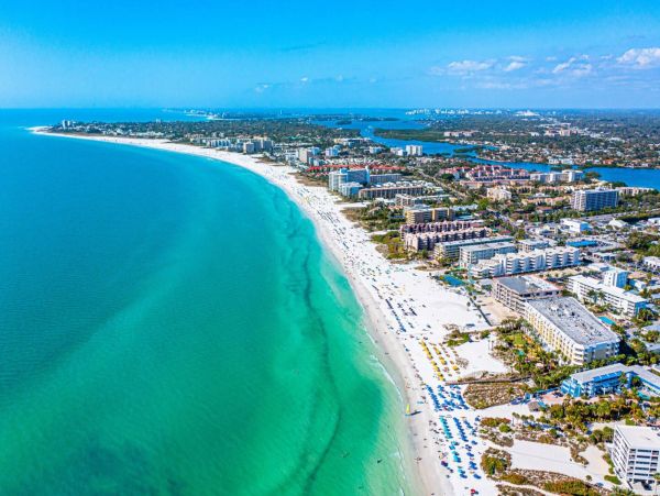 Siesta Key Vacation Condo  Heated Swimming Pool, 2 Tennis Courts, Club House & Much More!!