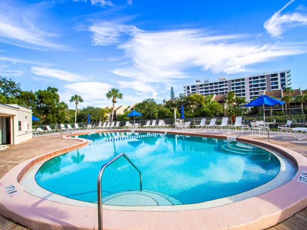 Siesta Key Vacation Condo  Heated Swimming Pool, 2 Tennis Courts, Club House & Much More!!