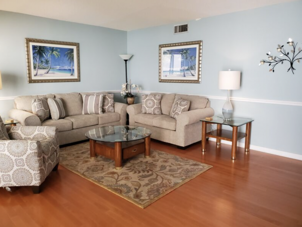 Three Bedroom Vacation Townhome Bayside Stroll to Beaches.