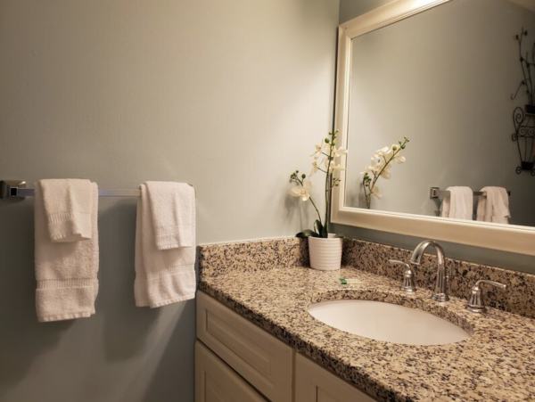 Three Bedroom Vacation Townhome Bayside Stroll to Beaches.
