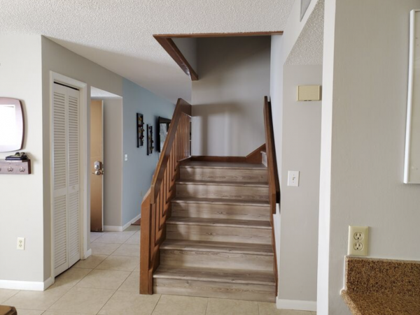 Three Bedroom Vacation Townhome Bayside Stroll to Beaches.