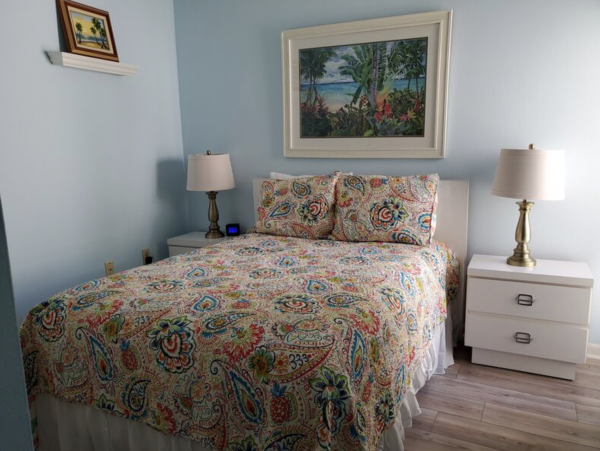 Three Bedroom Vacation Townhome Bayside Stroll to Beaches.