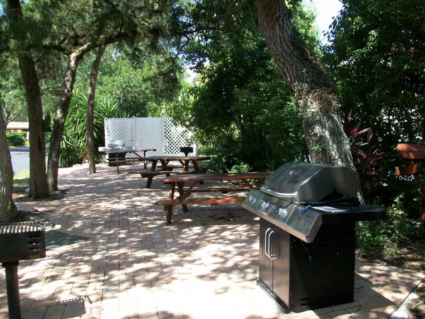 Three Bedroom Vacation Townhome Bayside Stroll to Beaches.