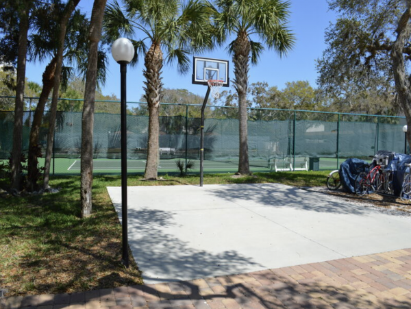 Three Bedroom Vacation Townhome Bayside Stroll to Beaches.