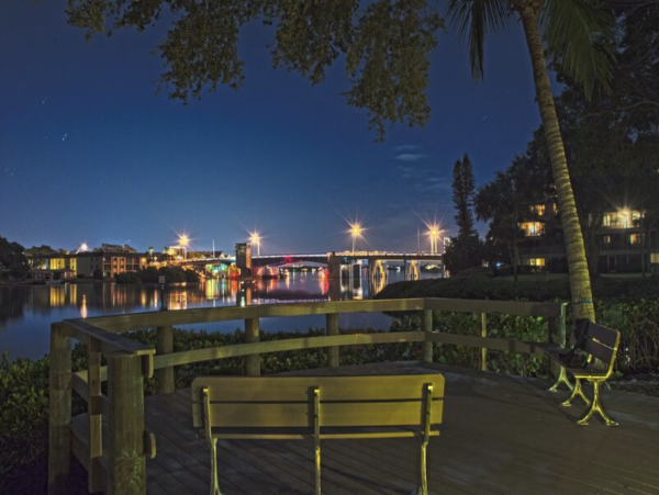 Three Bedroom Vacation Townhome Bayside Stroll to Beaches.