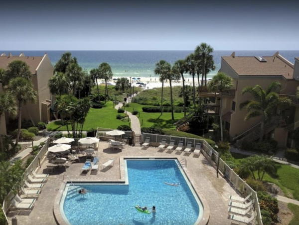 Three Bedroom Vacation Townhome Bayside Stroll to Beaches.