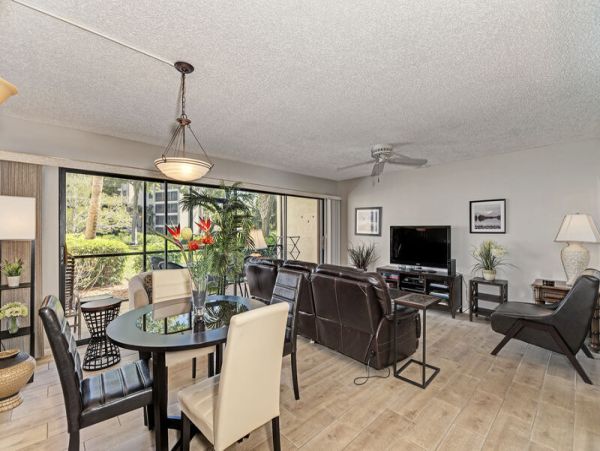 Charming 2-Bedroom Siesta Key Condo