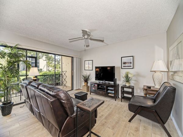 Charming 2-Bedroom Siesta Key Condo