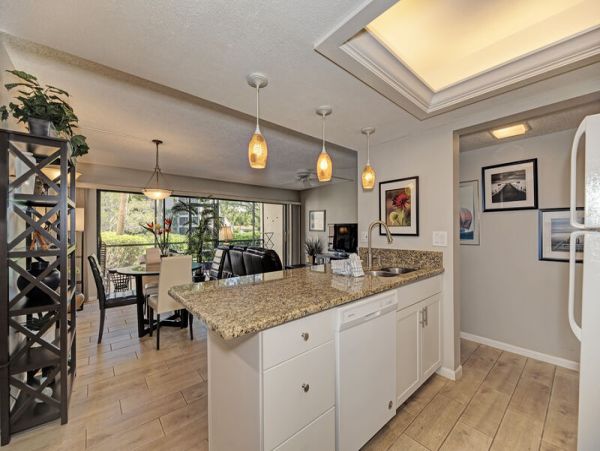Charming 2-Bedroom Siesta Key Condo