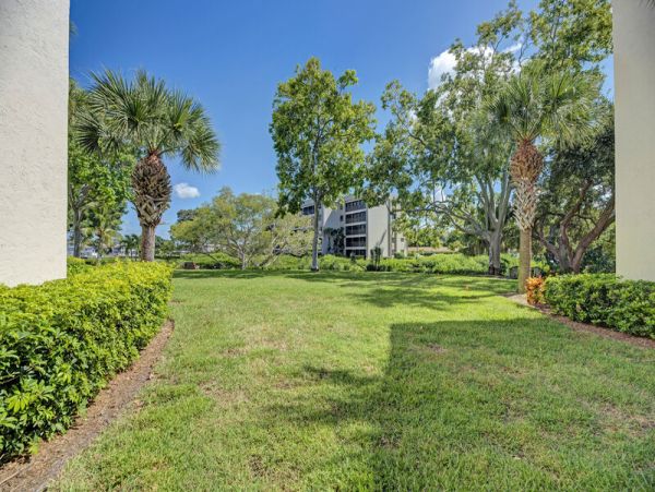 Charming 2-Bedroom Siesta Key Condo
