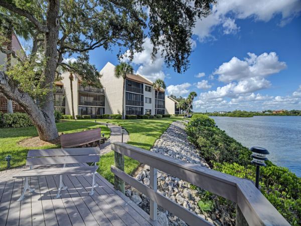 Charming 2-Bedroom Siesta Key Condo