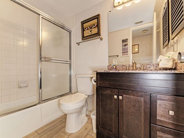 Charming 2-Bedroom Siesta Key Condo