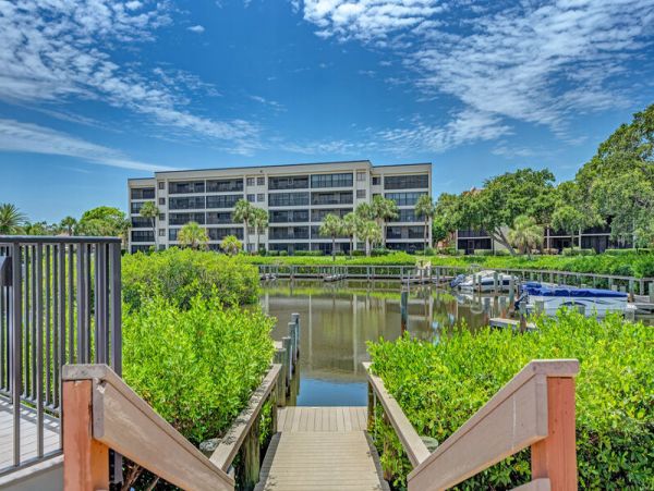 Charming 2-Bedroom Siesta Key Condo