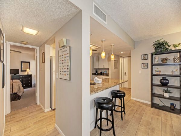 Charming 2-Bedroom Siesta Key Condo