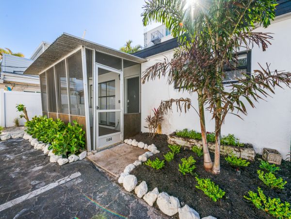 150 yards To World Class Siesta Key Beach Condo