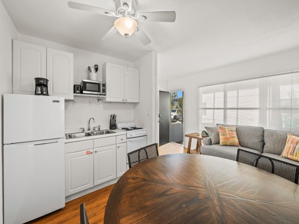 150 yards To World Class Siesta Key Beach Condo