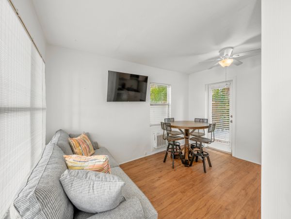 150 yards To World Class Siesta Key Beach Condo