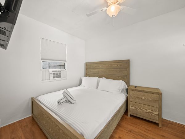 150 yards To World Class Siesta Key Beach Condo