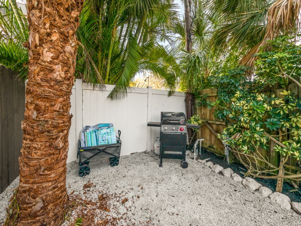 150 yards To World Class Siesta Key Beach Condo