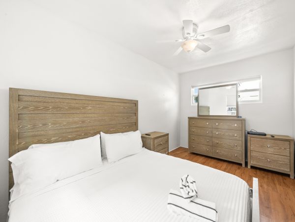 150 yards To World Class Siesta Key Beach Condo