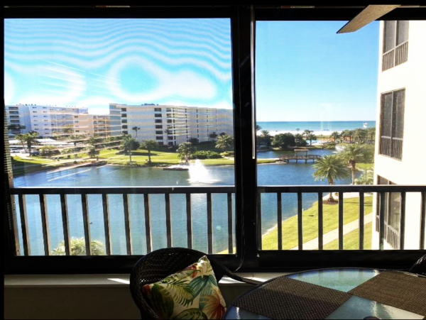 Siesta Key Renovate Three Bedroom Vacation Condo Pool