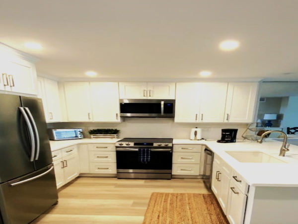 Siesta Key Renovate Three Bedroom Vacation Condo Pool