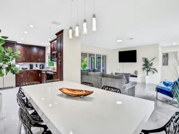 Naples 3 Bedrooms Vacation Pool Home Sleeps 12 Guests