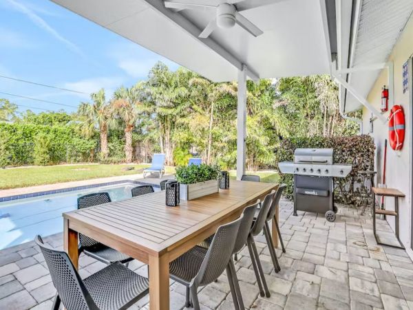 Naples 3 Bedrooms Vacation Pool Home Sleeps 12 Guests